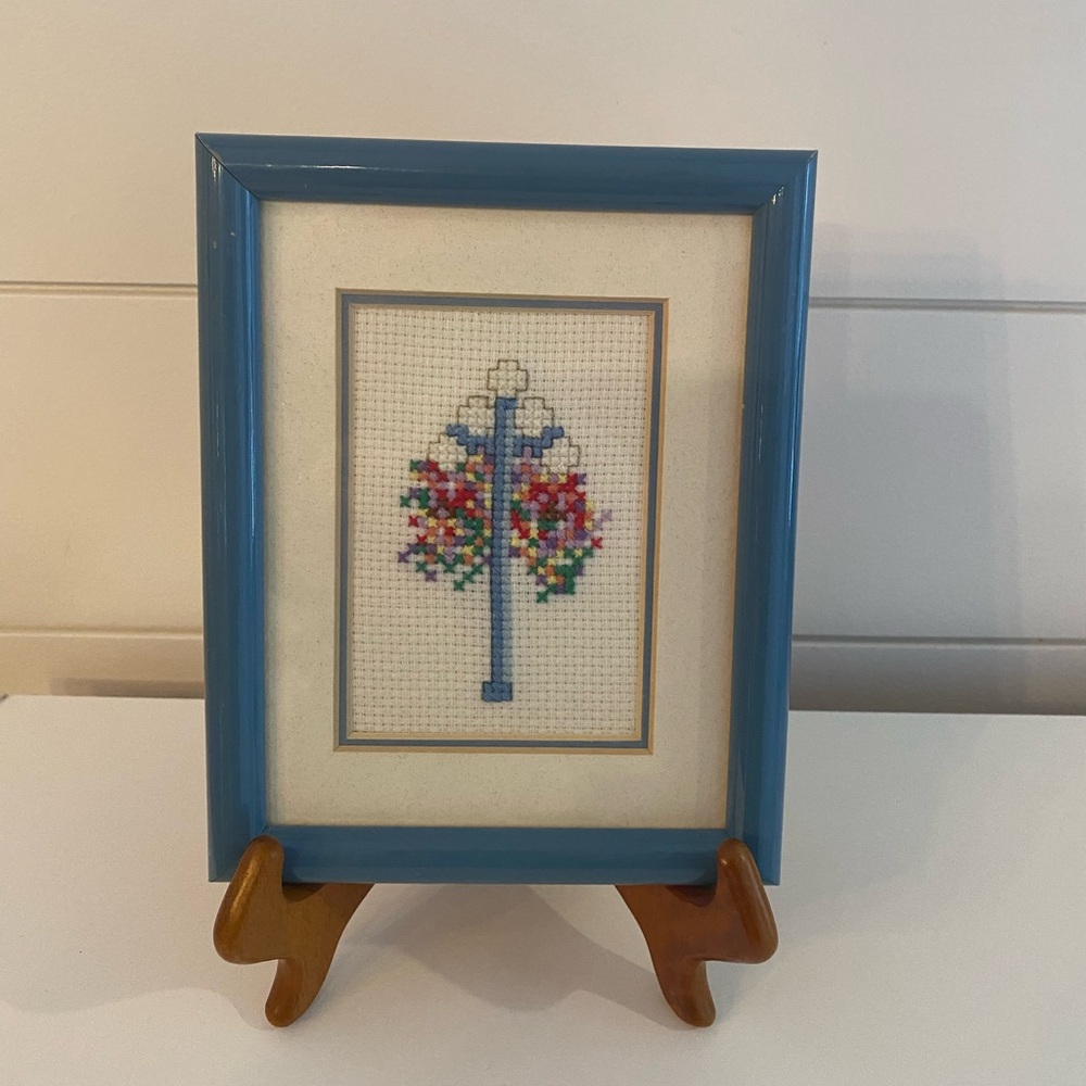 Vintage Handcrafted Framed Cross Stitch Print Lamp Post Hanging Flowers 5X7